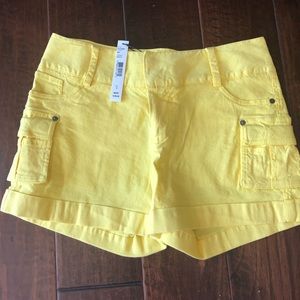 NWT Alice Olivia Sunshine Yellow Cargo Shorts SZ 0
